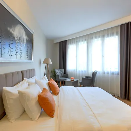 Grand Royal Hotel *