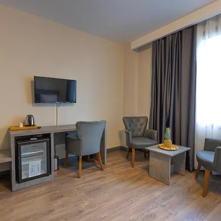 Hotel Grand Royal *