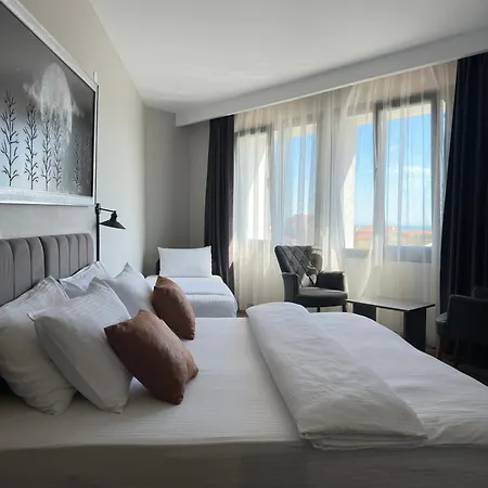 Hotel Grand Royal *